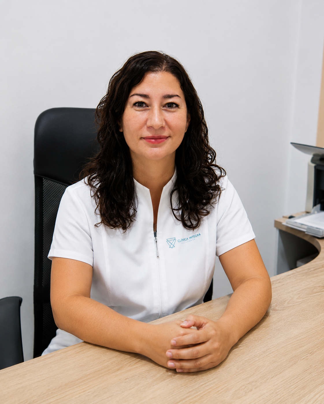 Psicóloga de Clínica Integra Vallealto durante una consulta en El Puerto de Santa María.